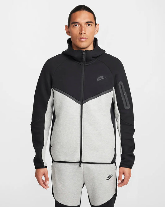 Nike Tech
Men's Full-Zip Windrunner Hoodie and Sweats